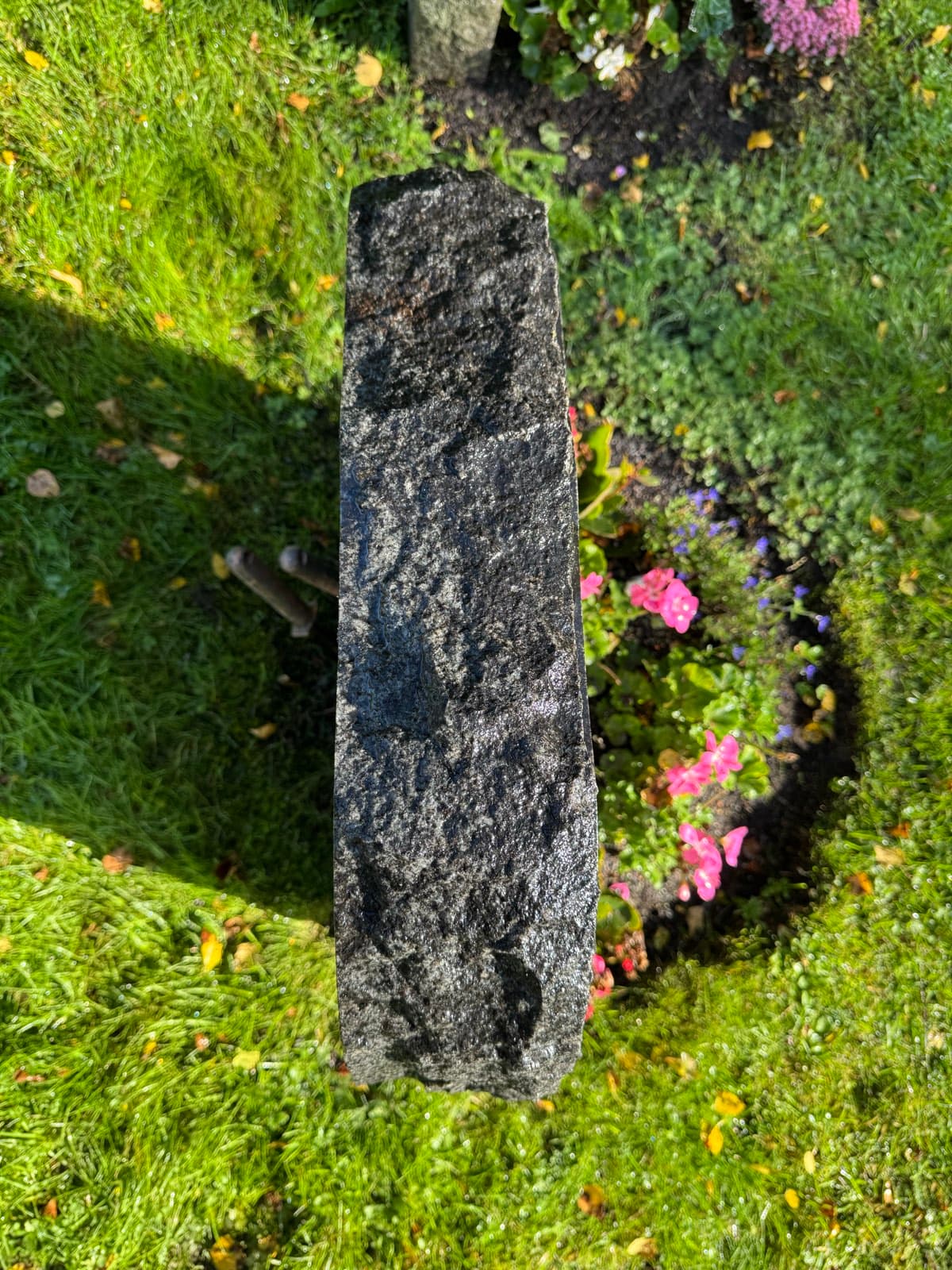 Samma ovansida efter tvätt – ren, mörk granit